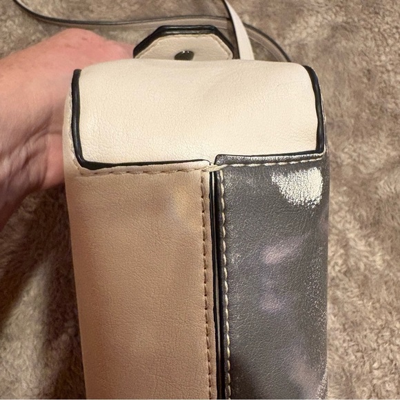 Vera Wang Cross Body Bag Dyed with Gray & White Color - Picture 6 of 16